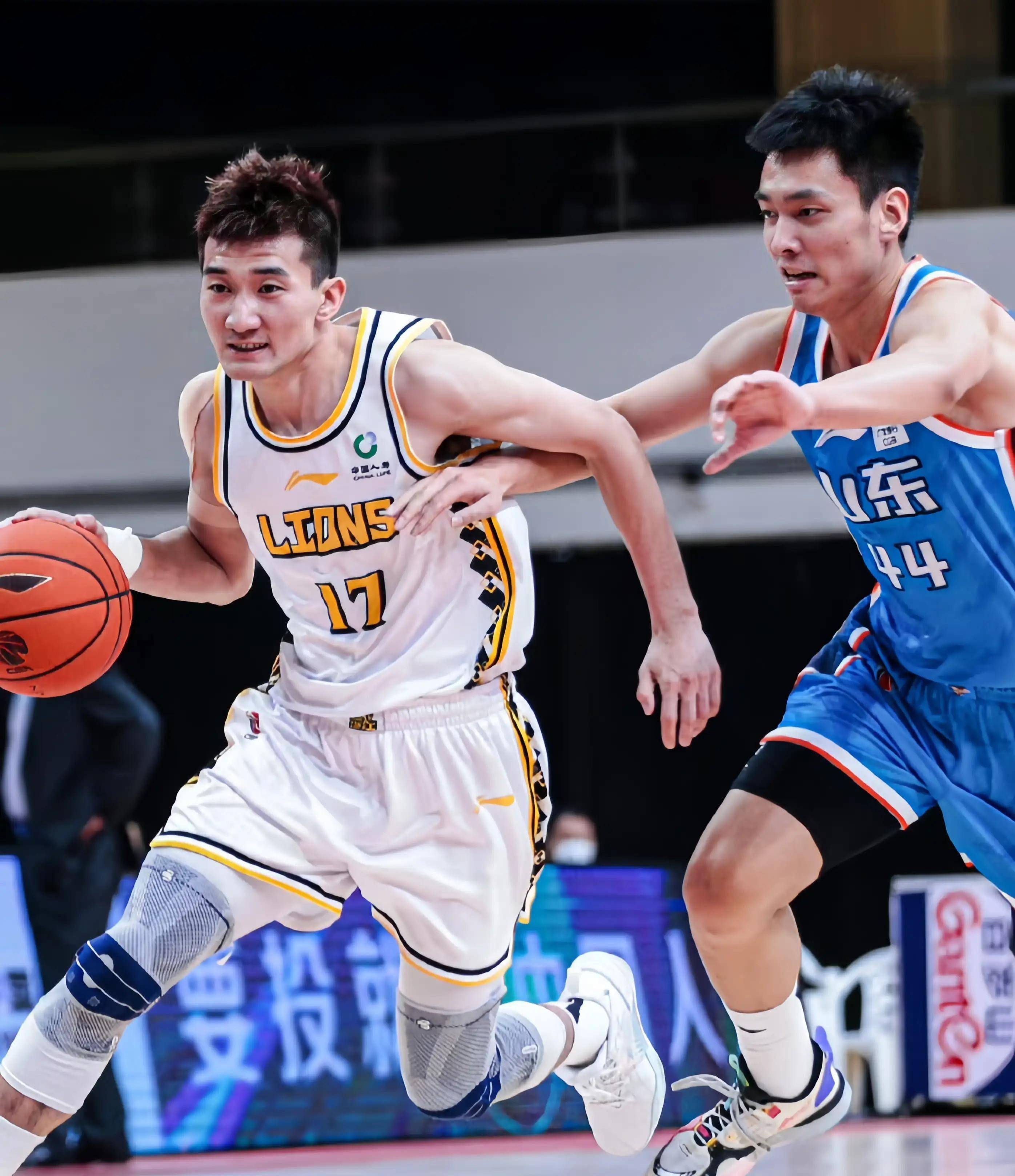 季初就稳居 季初就稳居