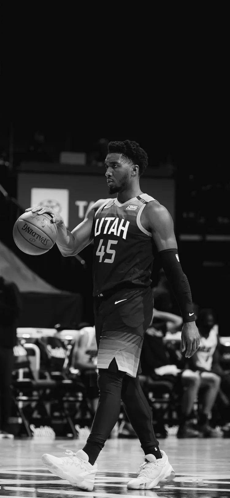 随着三名新 随着三名新